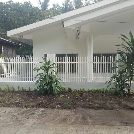 Luna Oslob Travellers Inn Exterior photo