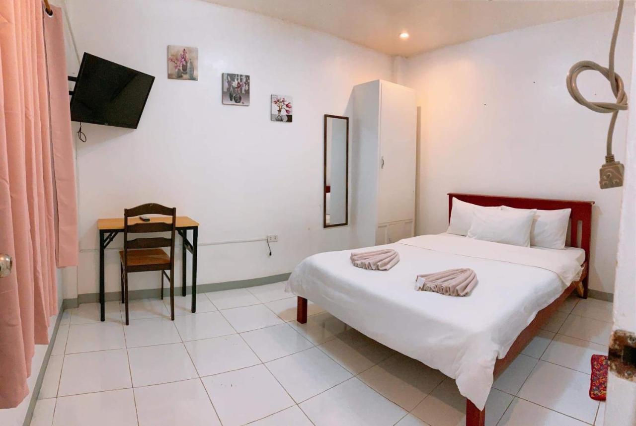 Luna Oslob Travellers Inn Exterior photo