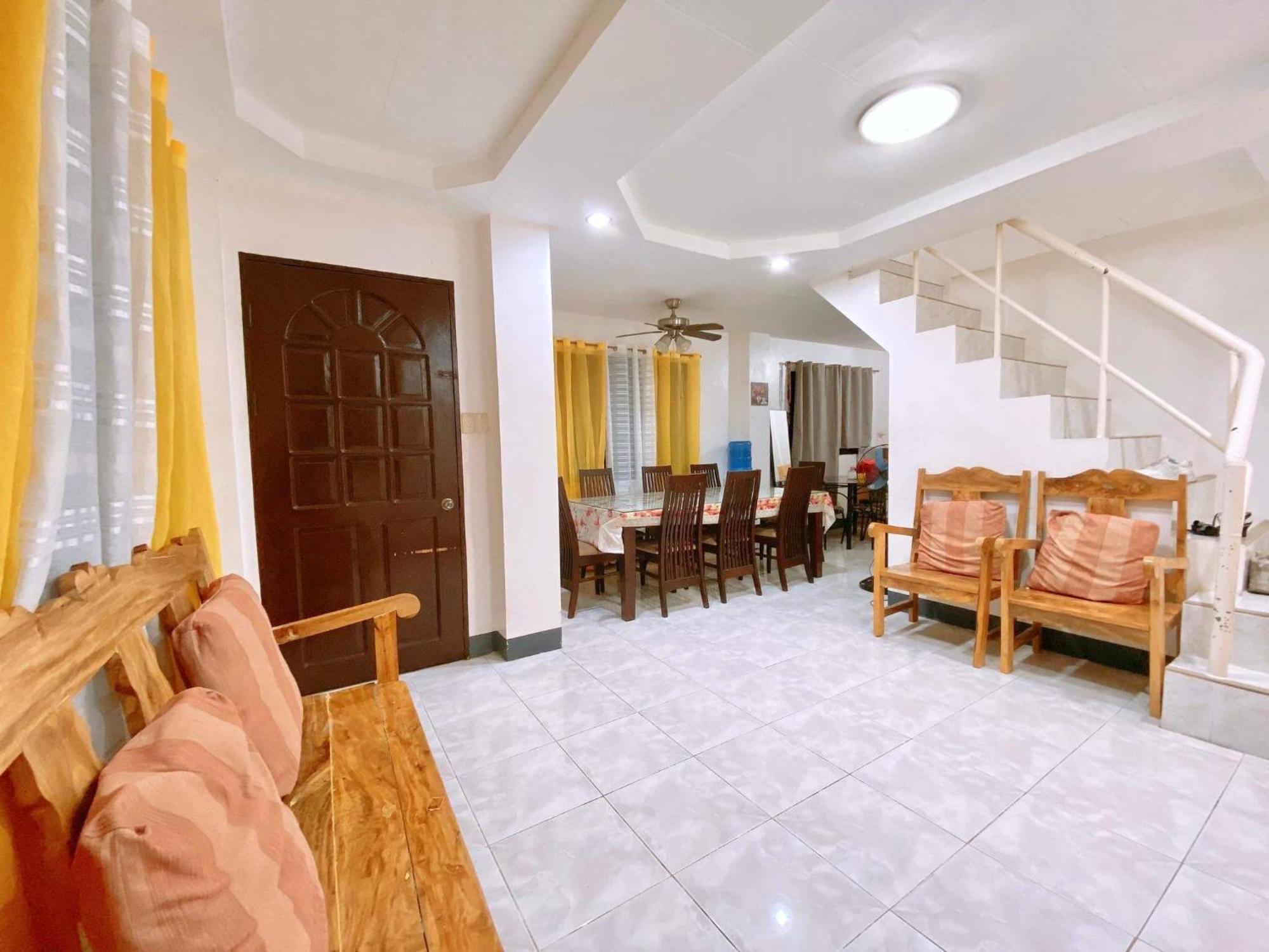 Luna Oslob Travellers Inn Exterior photo