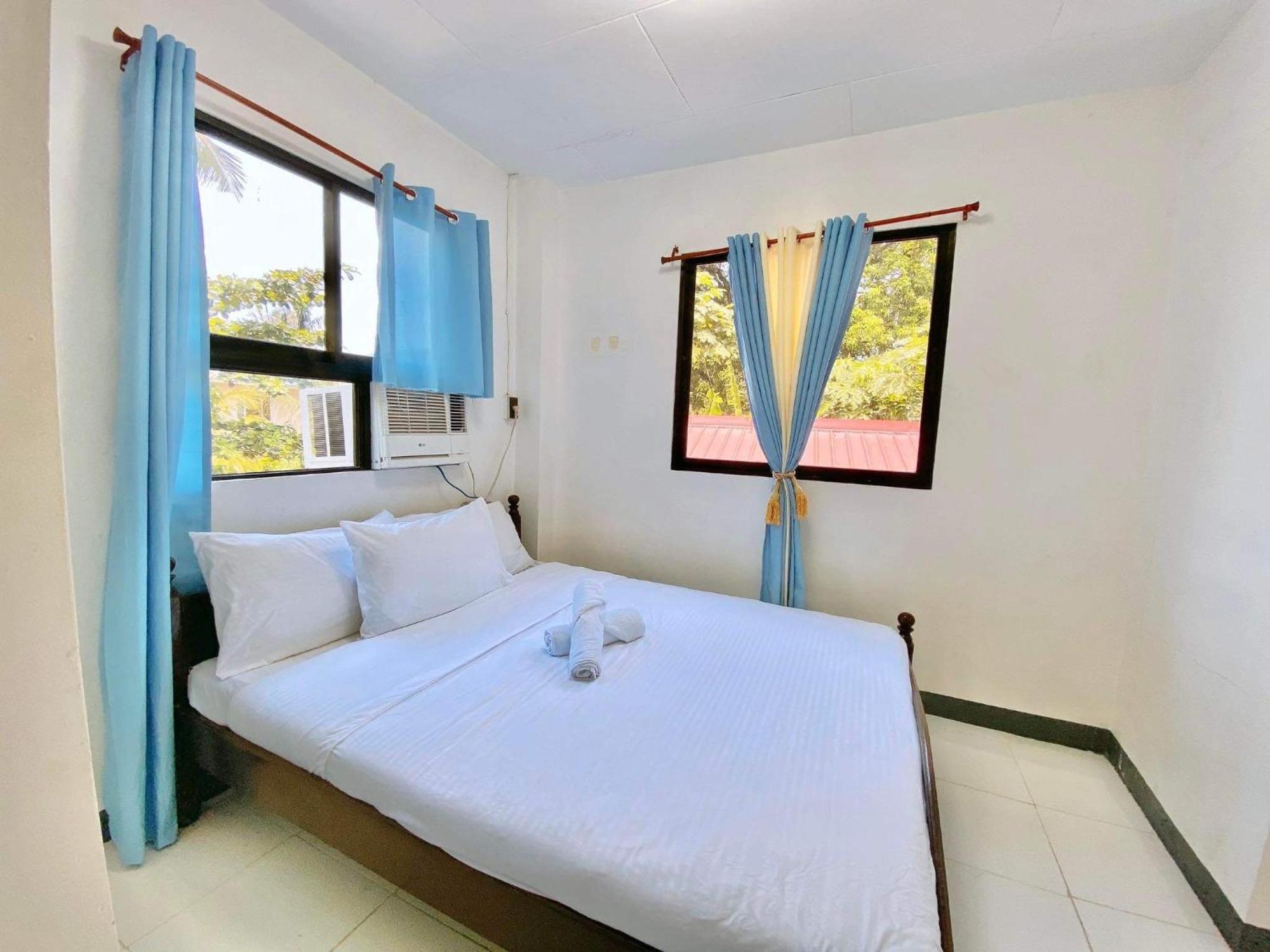 Luna Oslob Travellers Inn Exterior photo