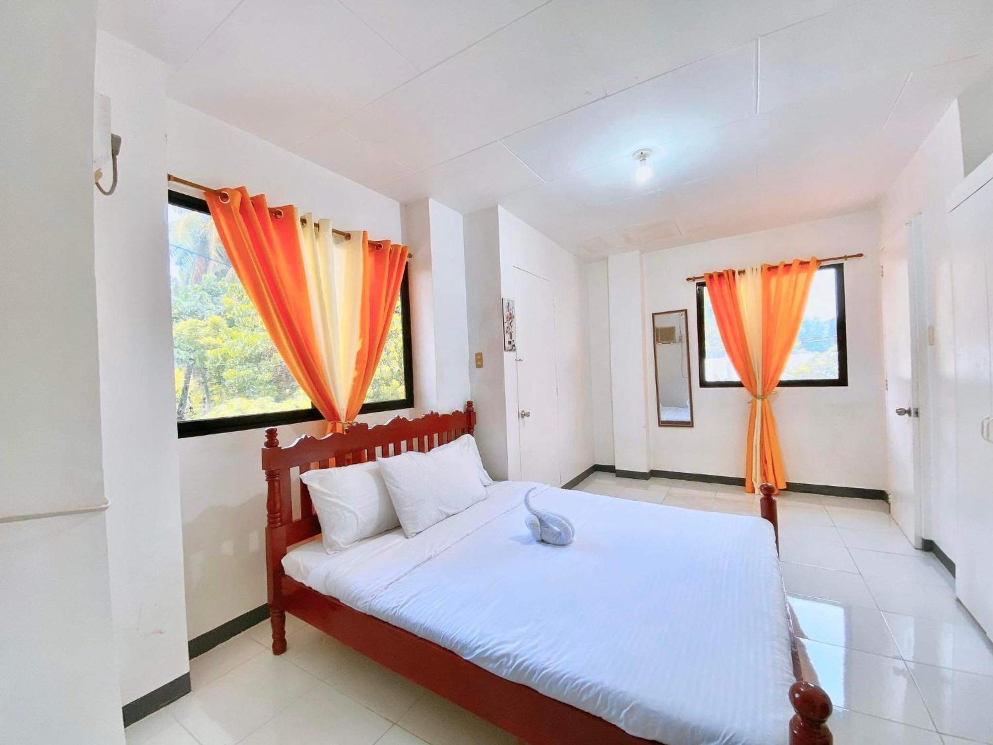 Luna Oslob Travellers Inn Exterior photo