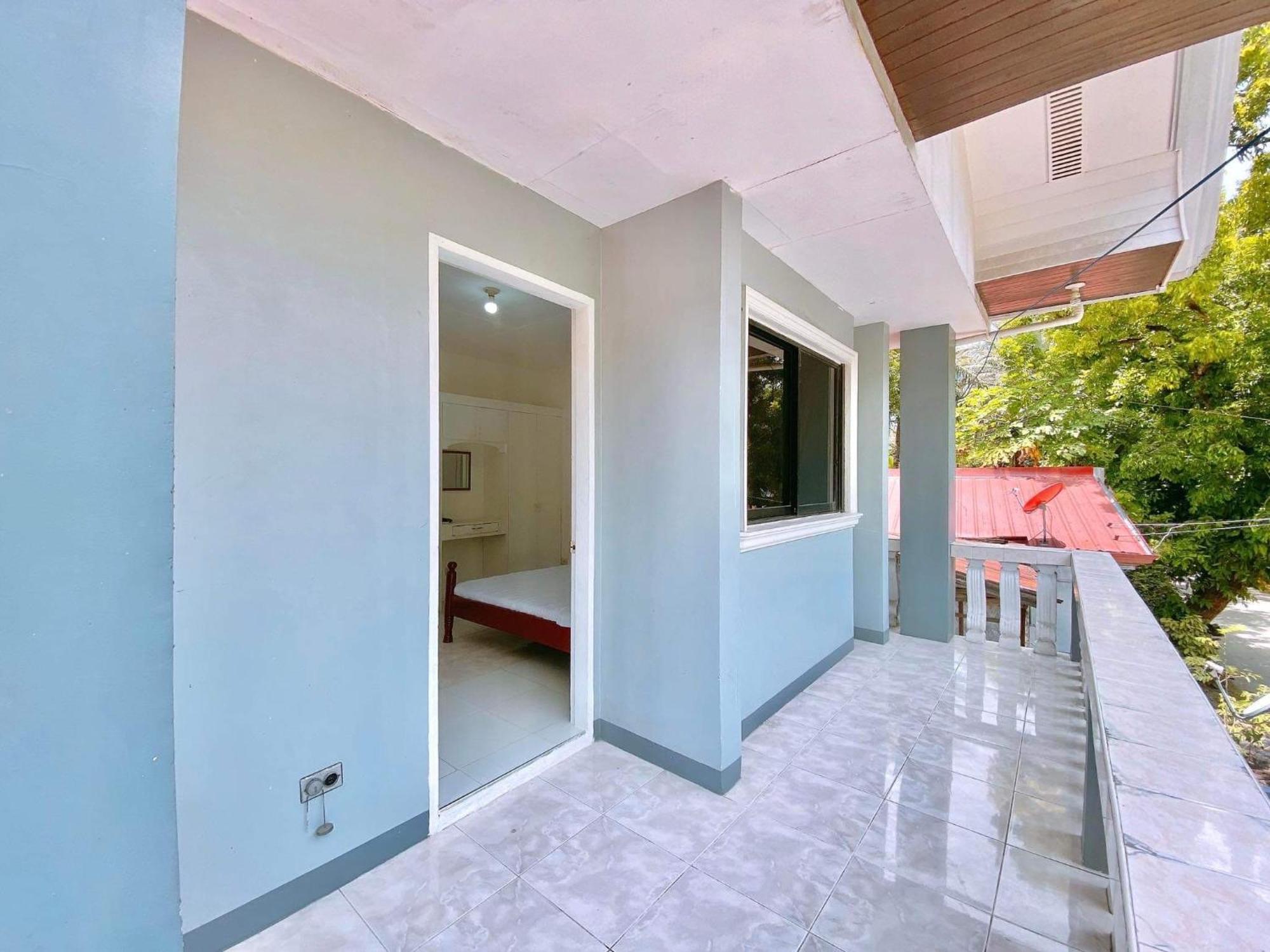 Luna Oslob Travellers Inn Exterior photo