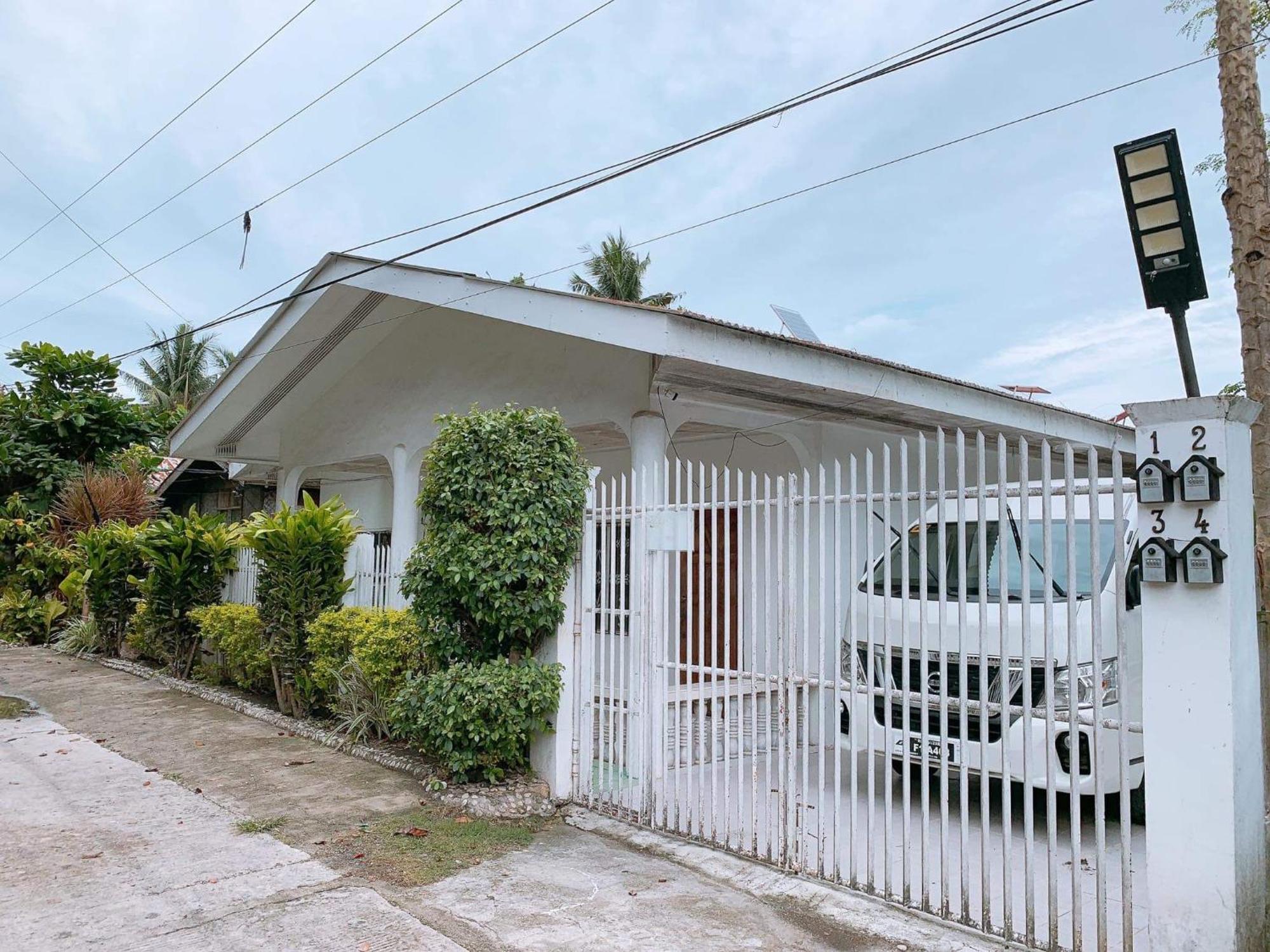 Luna Oslob Travellers Inn Exterior photo