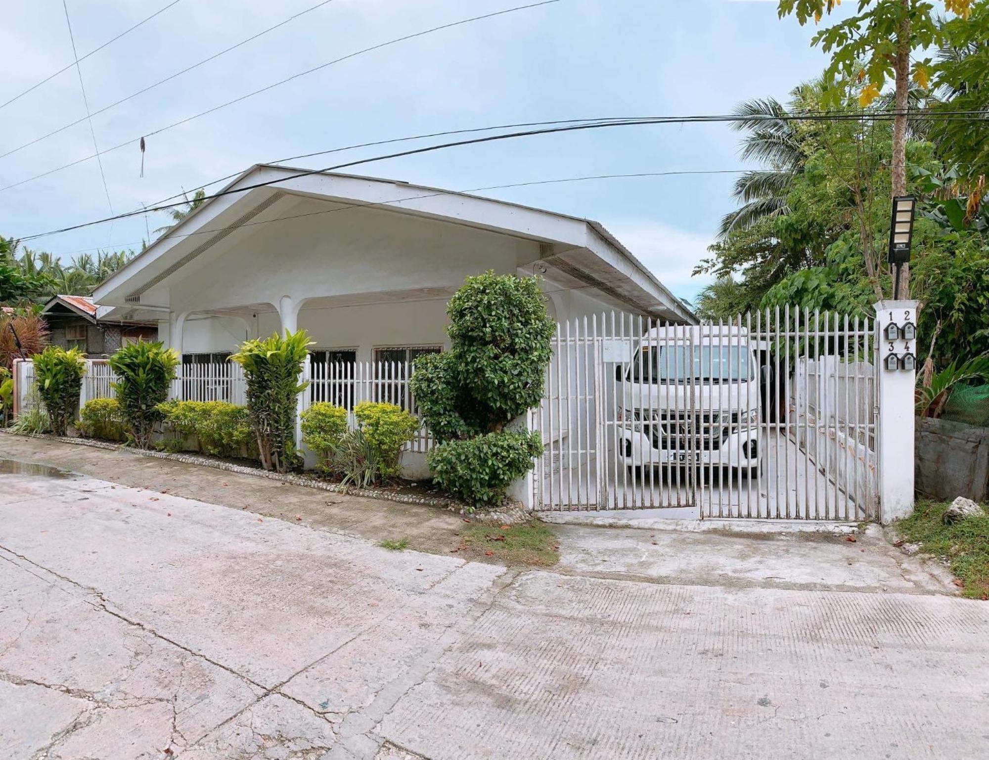 Luna Oslob Travellers Inn Exterior photo