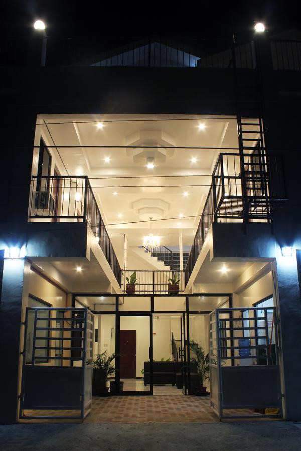 Luna Oslob Travellers Inn Exterior photo