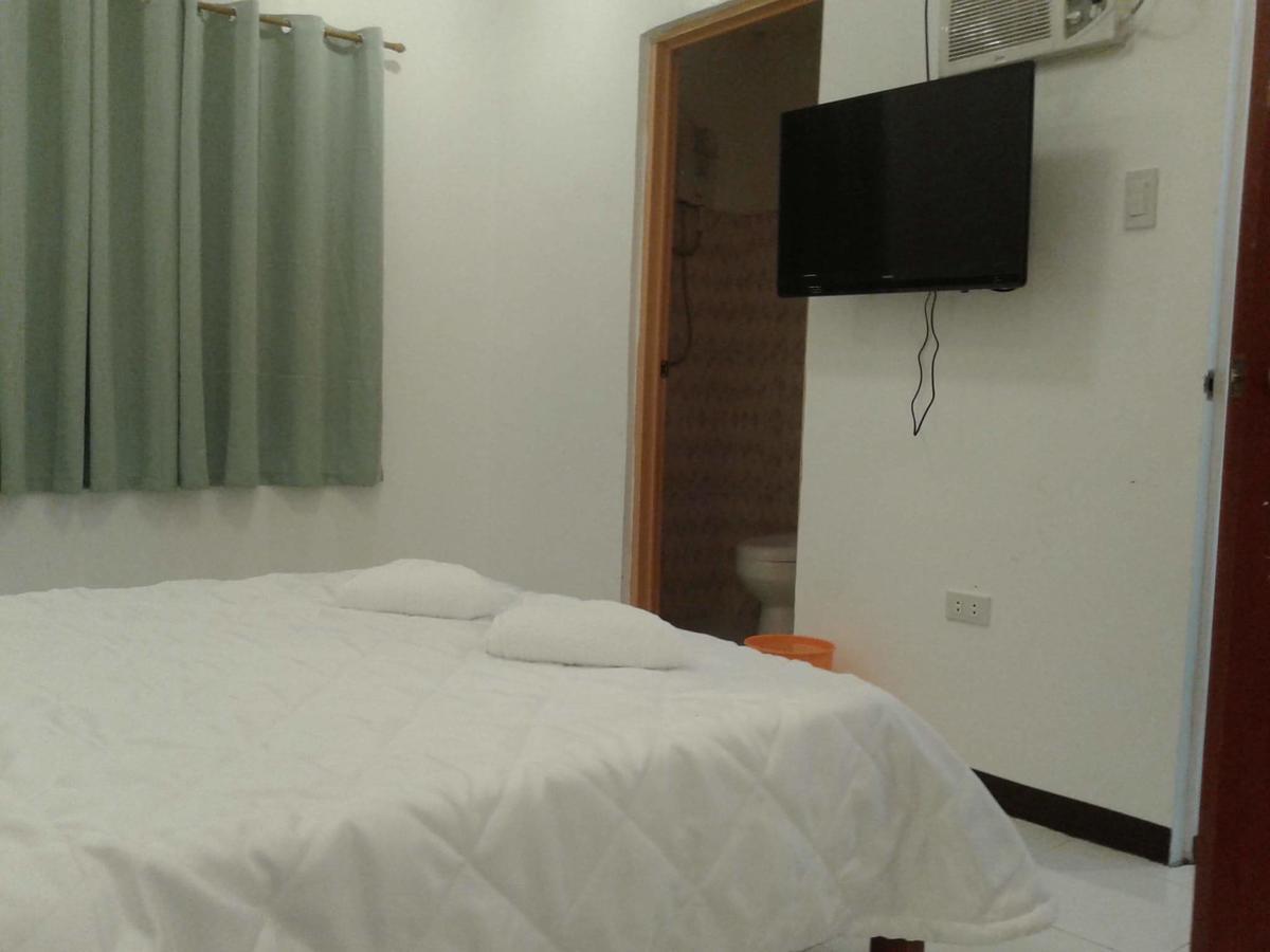 Luna Oslob Travellers Inn Exterior photo