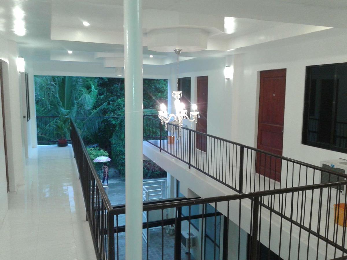 Luna Oslob Travellers Inn Exterior photo