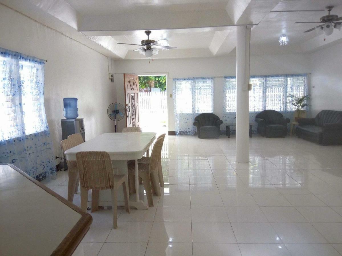 Luna Oslob Travellers Inn Exterior photo