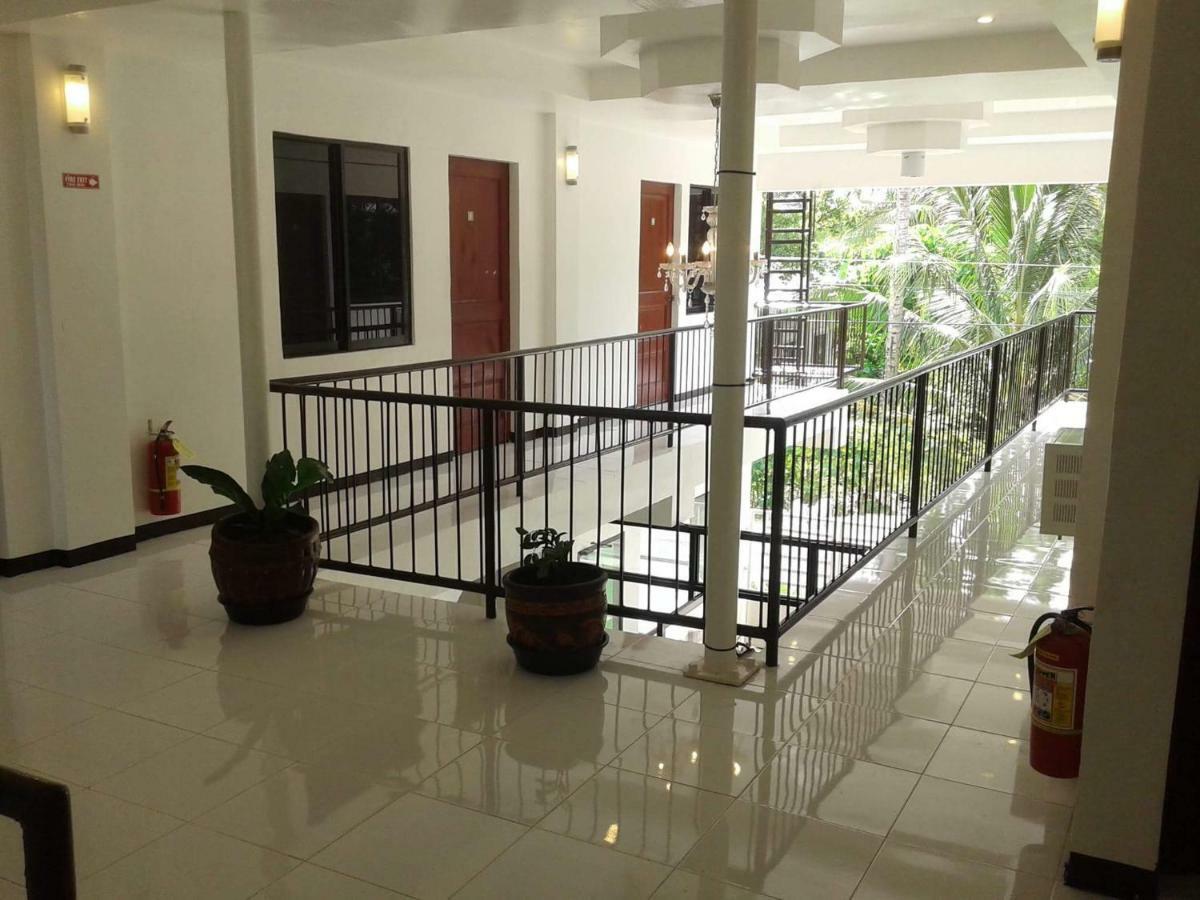 Luna Oslob Travellers Inn Exterior photo