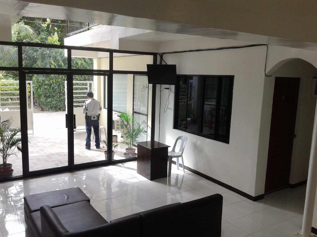 Luna Oslob Travellers Inn Exterior photo